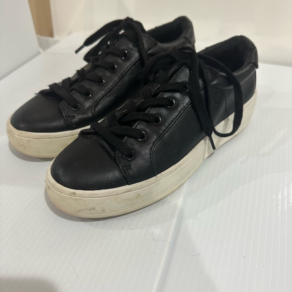 Steve Madden, size 6, women’s, sneakers